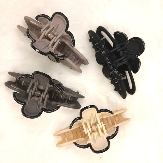 Matte Contour Daisy Hair Claw