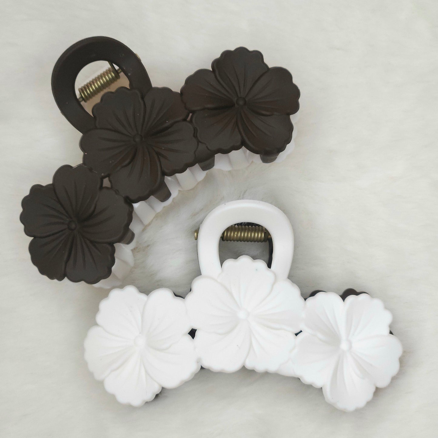 Dual Tone Hibiscus Matte Hair Claw