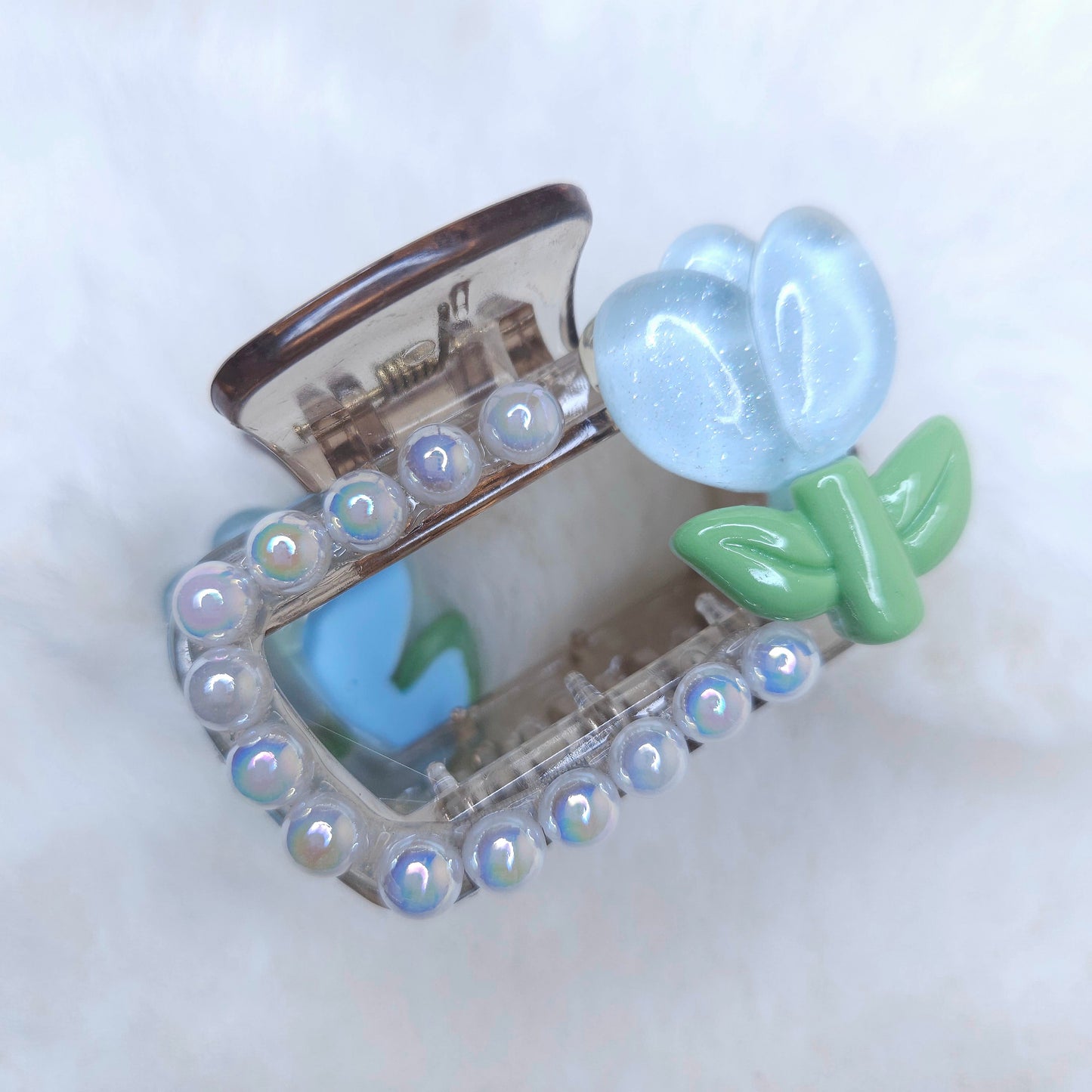 Tulip Pearls Rectangle Hair Claw