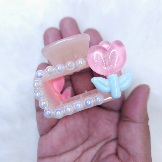 Tulip Pearls Rectangle Hair Claw