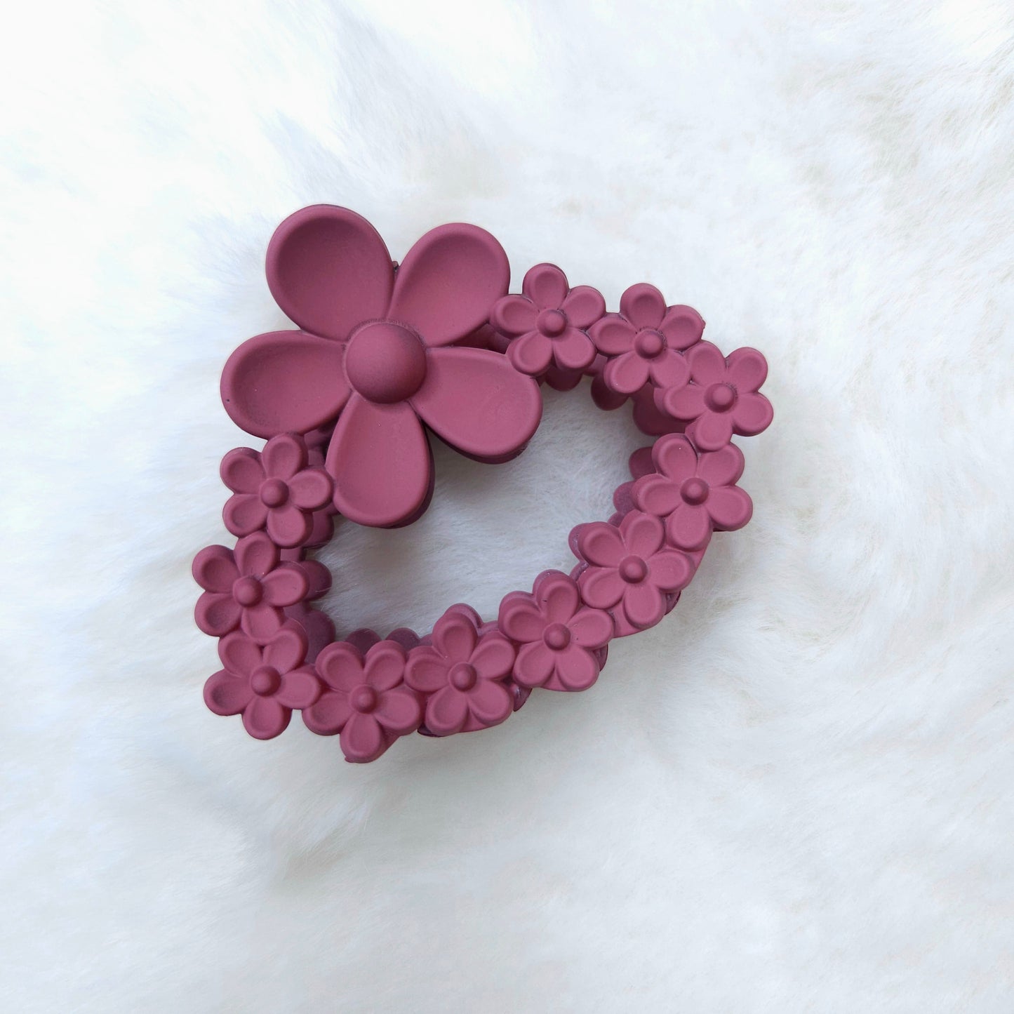Matte Floral loop Daisy Hair Claw