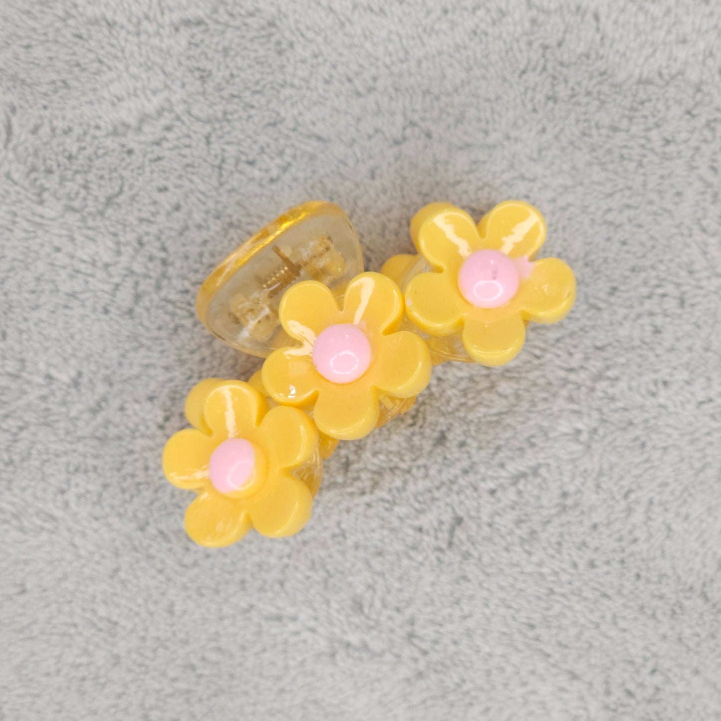 Triple Daisy Hair Claw