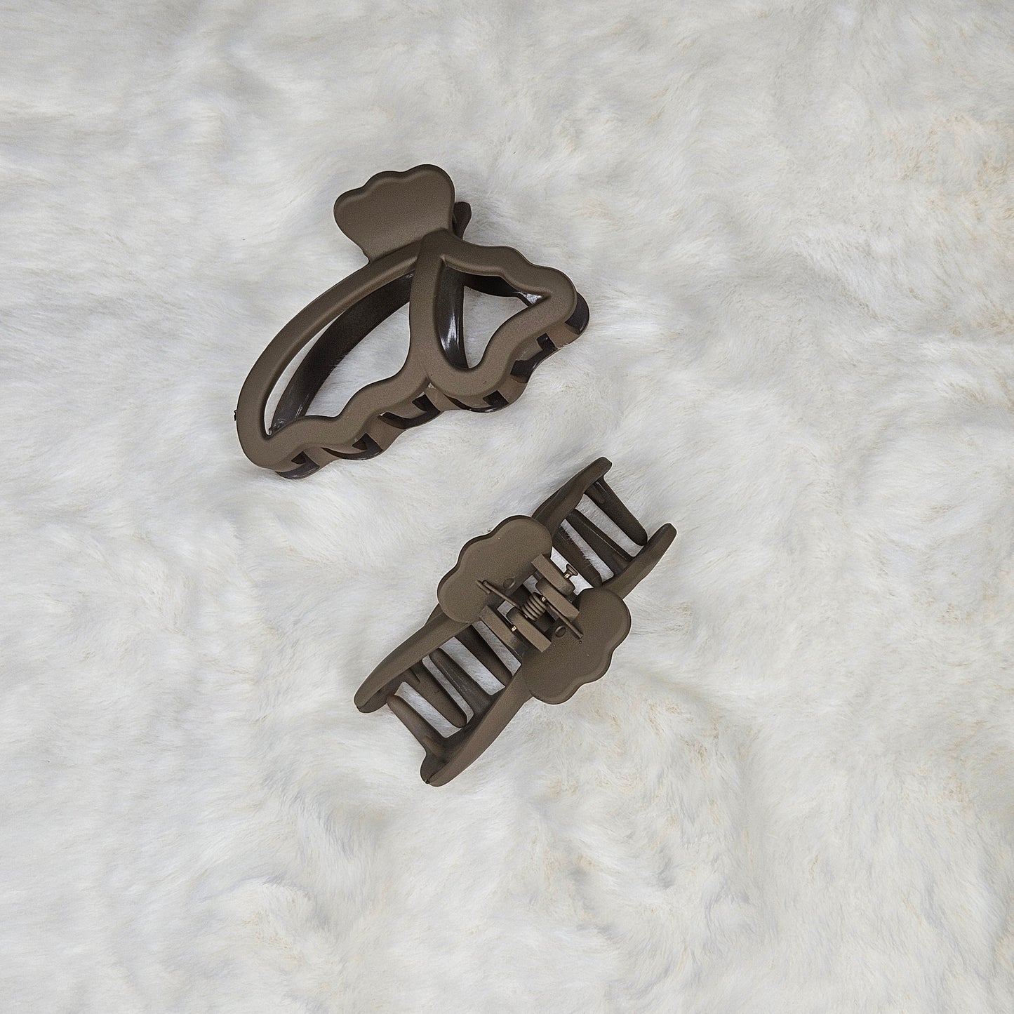 Matte Butterfly Outline Hair Claw