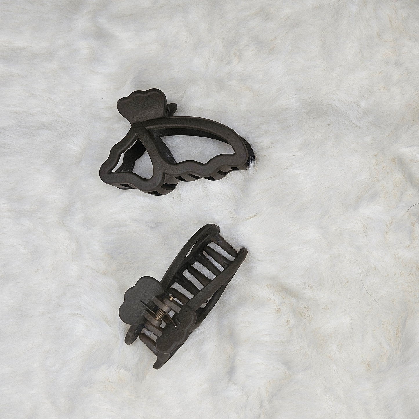 Matte Butterfly Outline Hair Claw