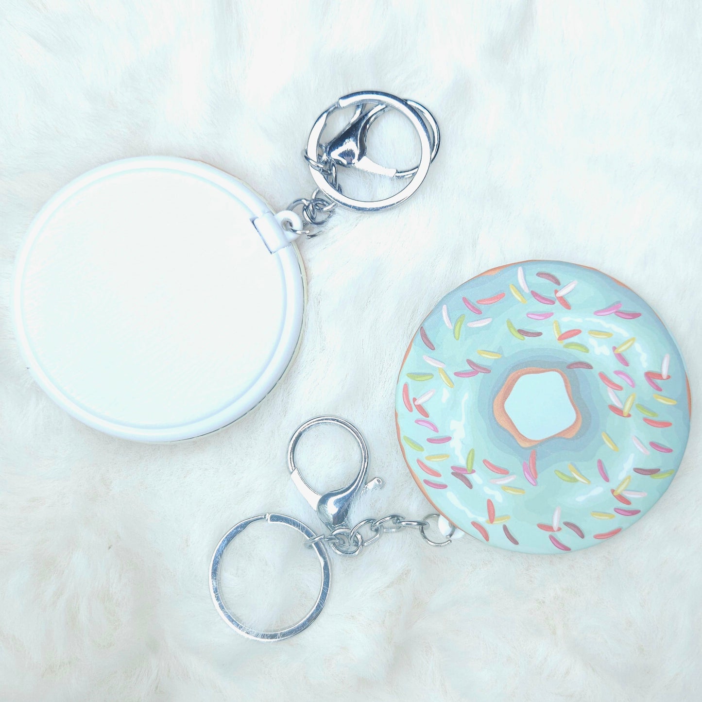 Keychain with a donut-shape on a white background