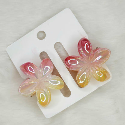 Detailed close-up of red-yellow shared flower hair claw in rose color, showing dual-shade floral pattern.