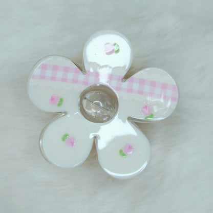 White flower claw clip featuring pink gingham kawaii pattern and soft rose decorations.