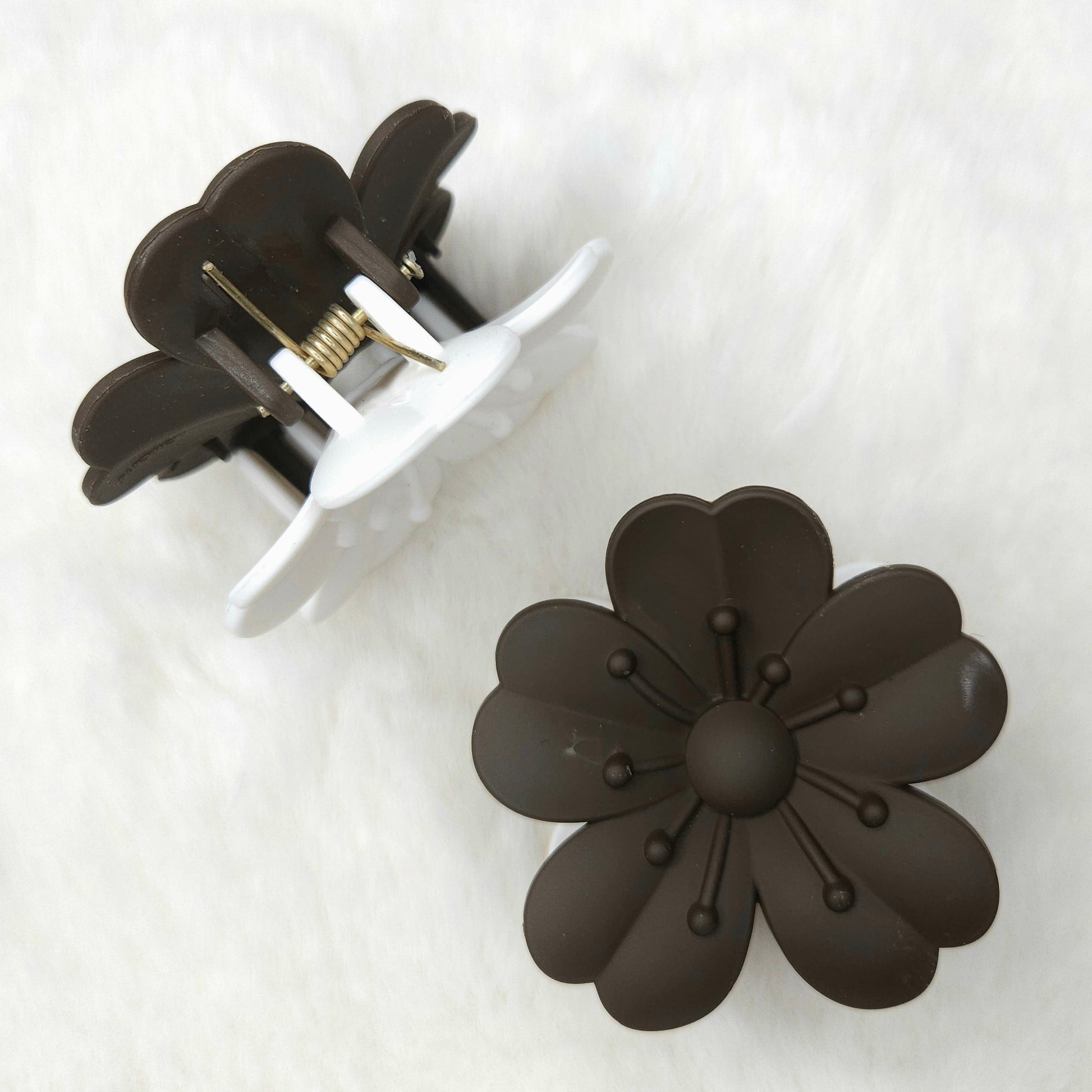 Brown-white flower-shaped hair clip on a white background