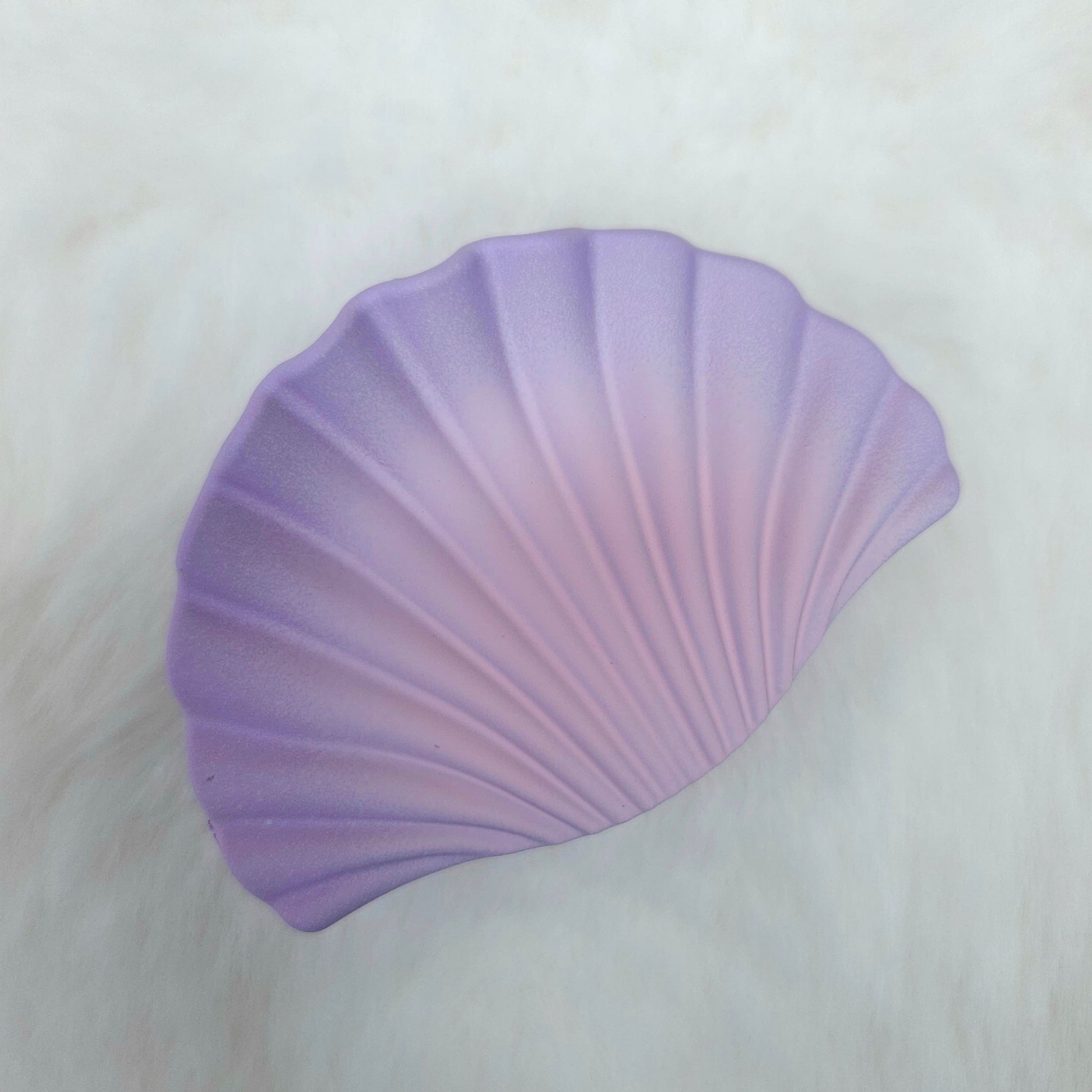 Gradient purple shell shaped hair claw on a white background