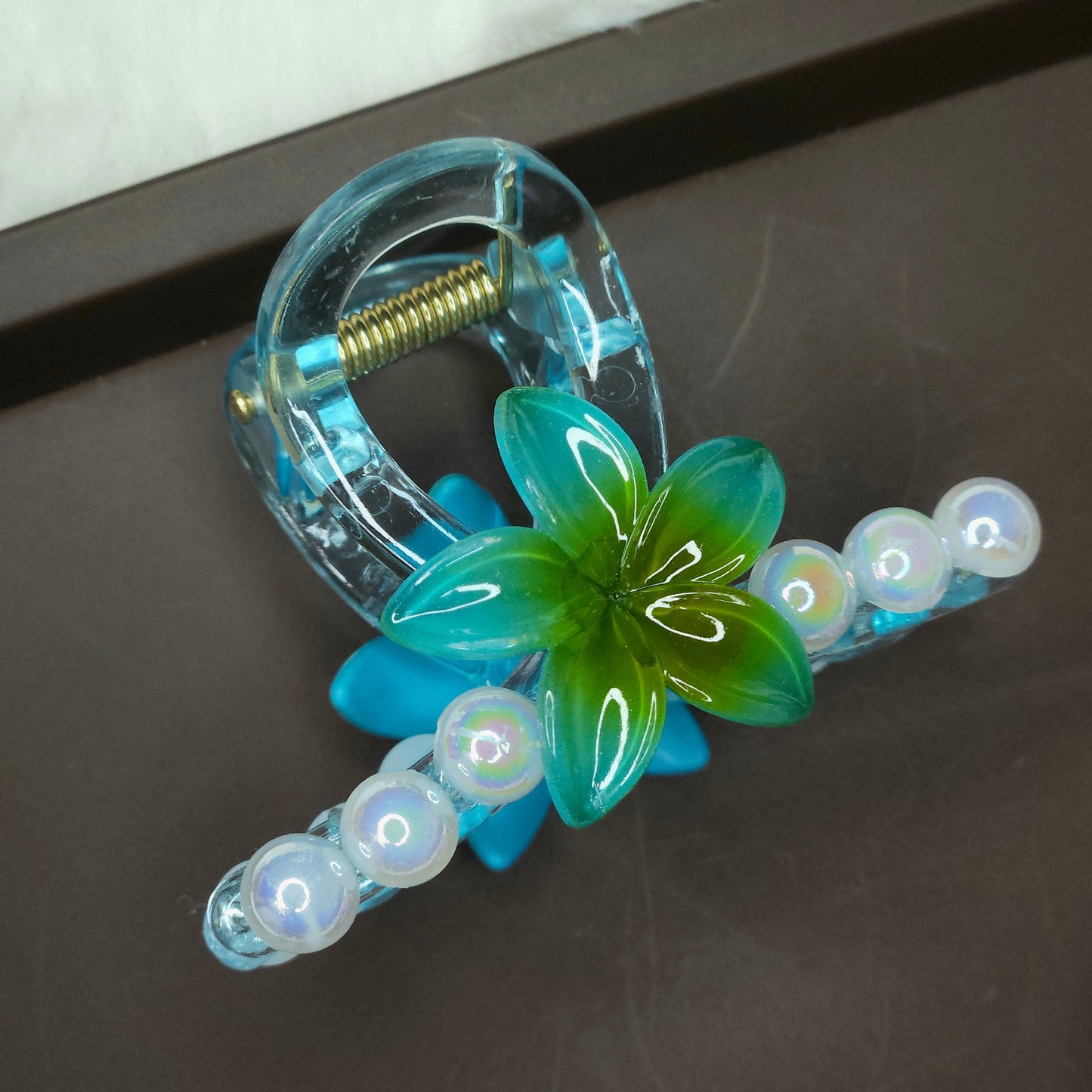 Clear green flower hair claw clip with a curved row of pearls, suitable for half-up hairstyles.