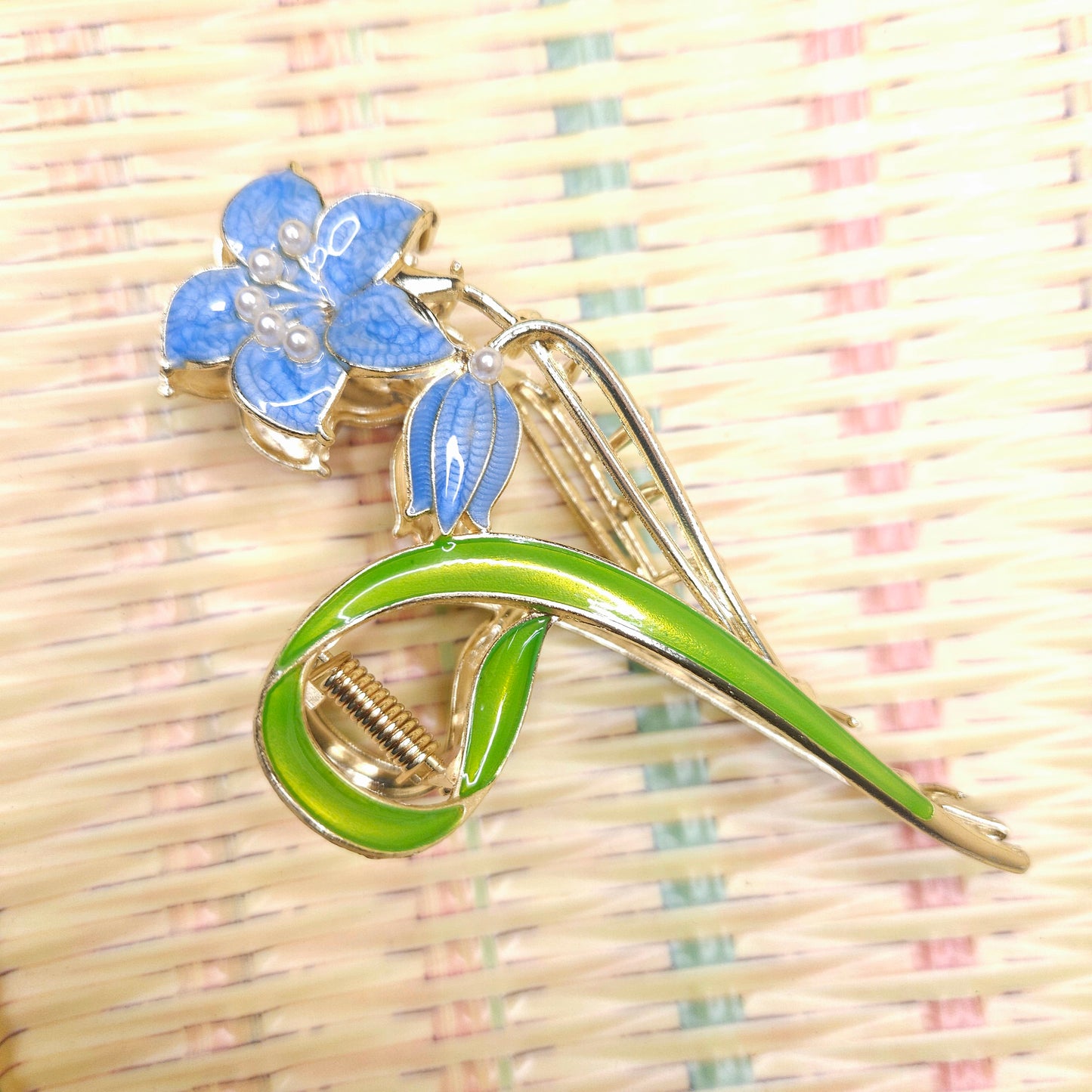 Pearl Lily Bloom Metal Hair Claw