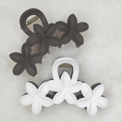 Dual Tone Lily Matte Hair Claw