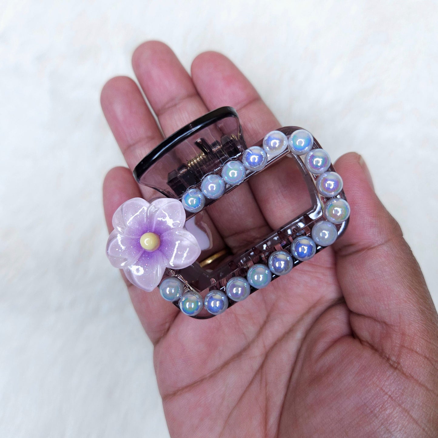 Lily Pearls Rectangle Hair Claw