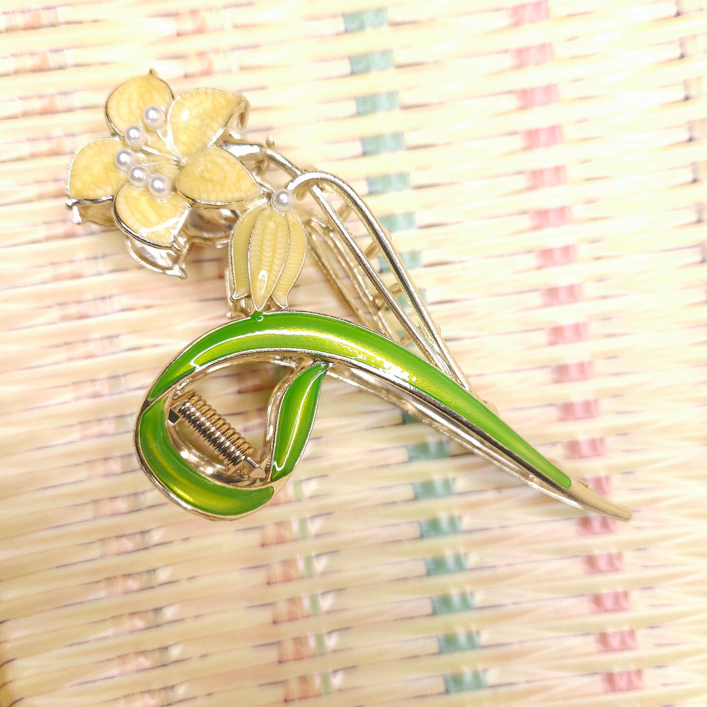 Pearl Lily Bloom Metal Hair Claw