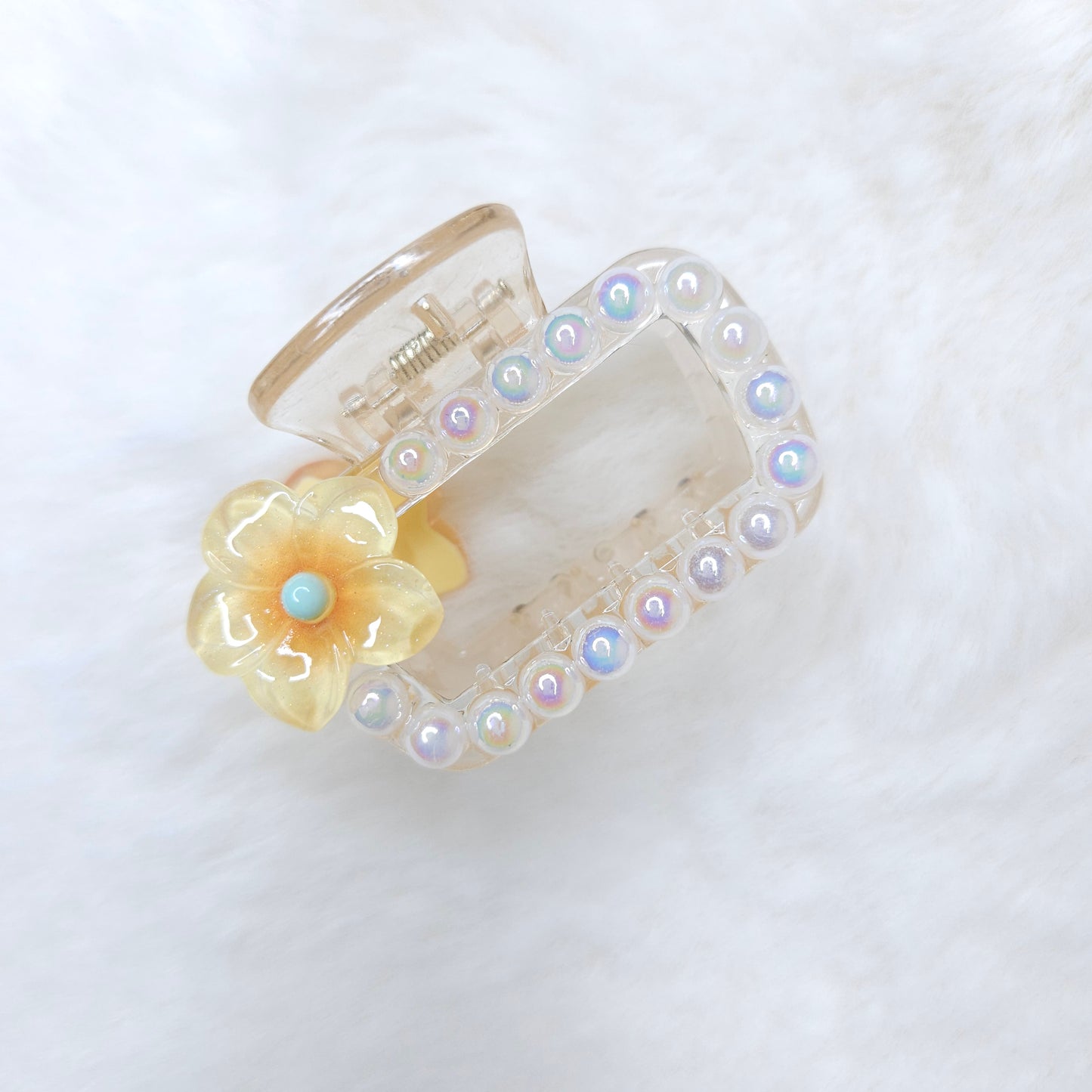 Lily Pearls Rectangle Hair Claw