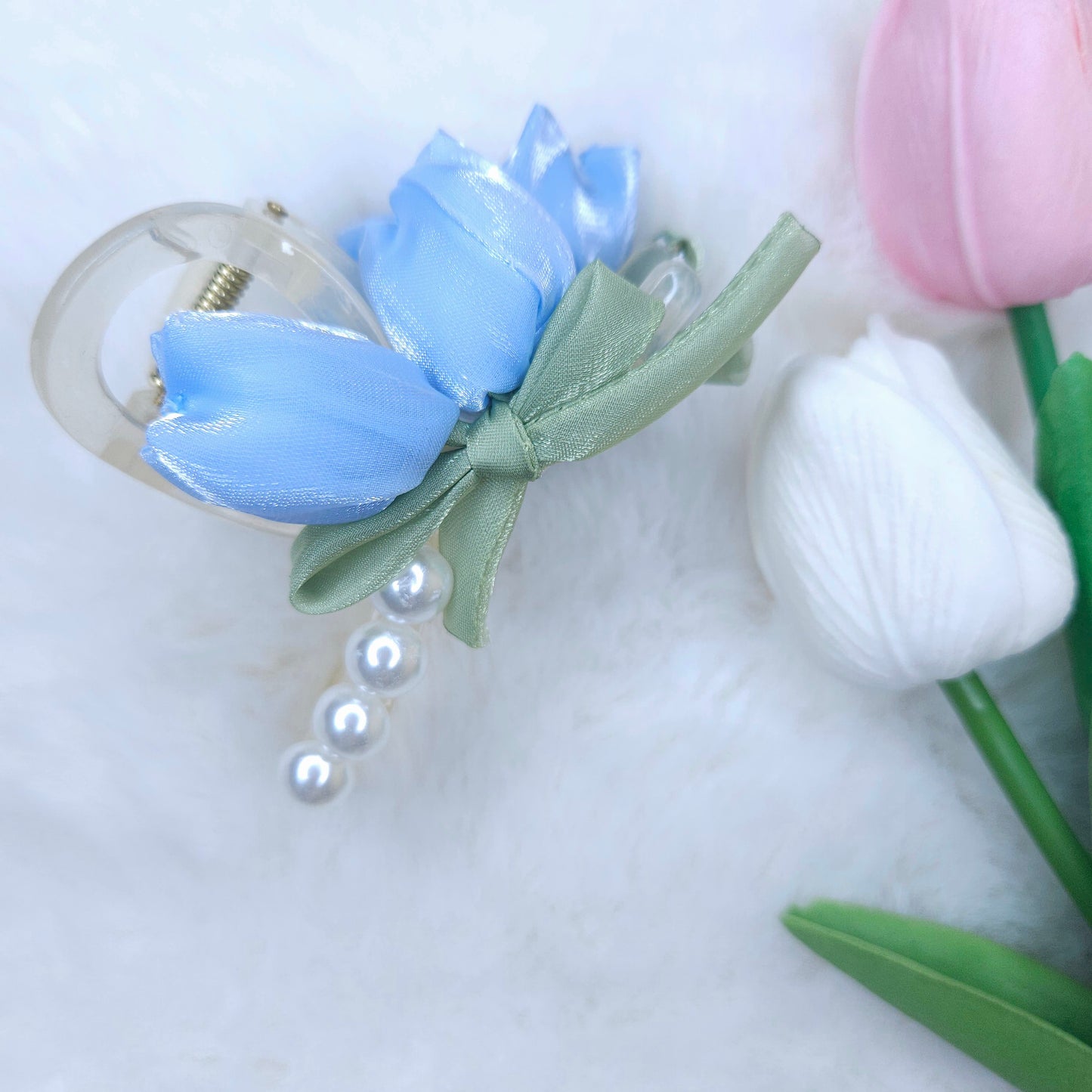 Enchanted Tulip Pearls Hair Claw