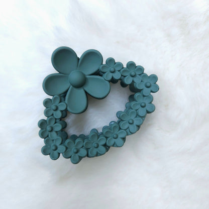 Matte Floral loop Daisy Hair Claw