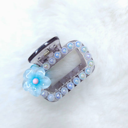 Lily Pearls Rectangle Hair Claw