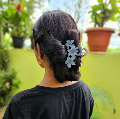 Dual Tone Lily Matte Hair Claw