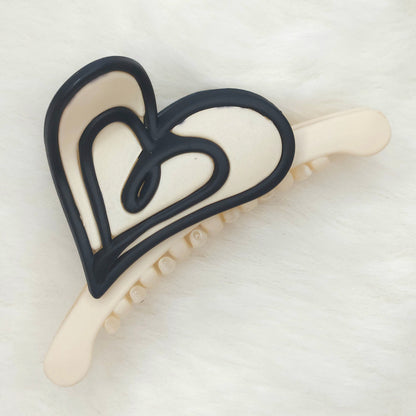 Matte Contour Heart Hair Claw