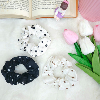 Chic Daisy Print Scrunchie