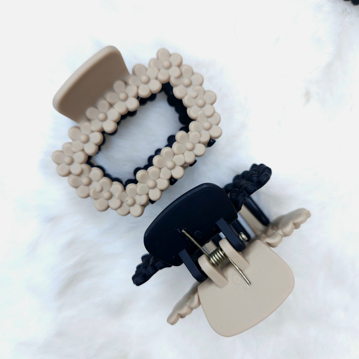 Matte Dual Tone Floral Loop Rectangle Hair Claw