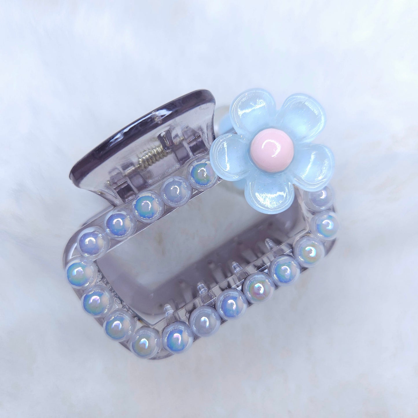 Daisy Pearls Rectangle Hair Claw