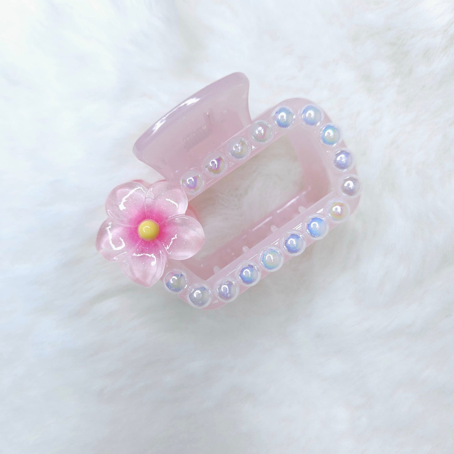 Lily Pearls Rectangle Hair Claw
