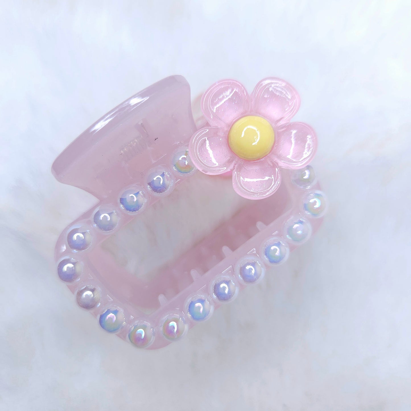 Daisy Pearls Rectangle Hair Claw