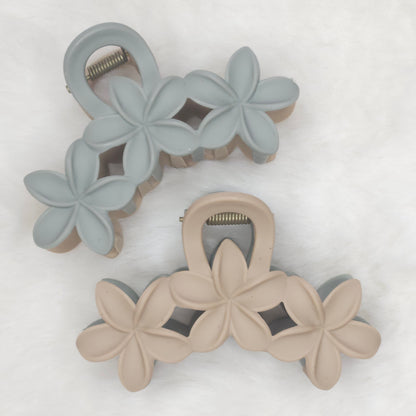 Dual Tone Lily Matte Hair Claw