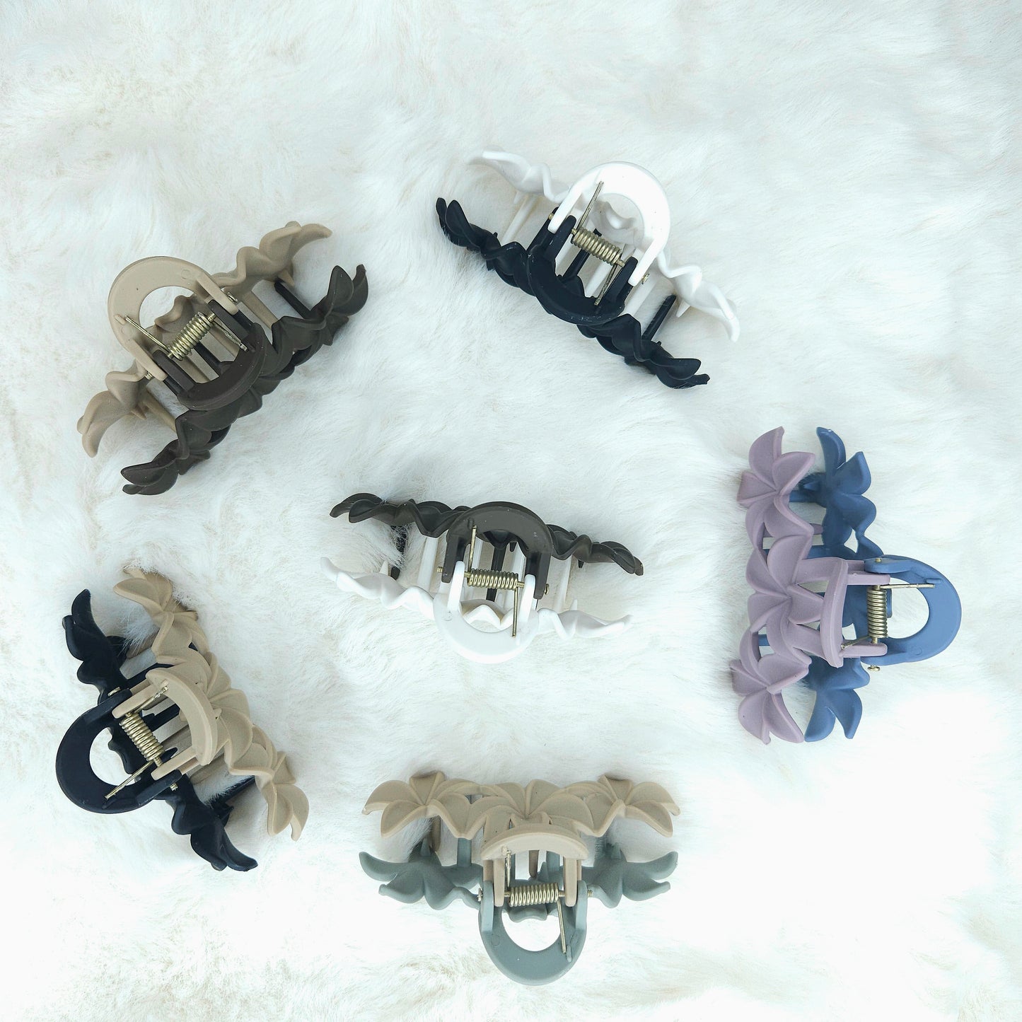 Dual Tone Lily Matte Hair Claw