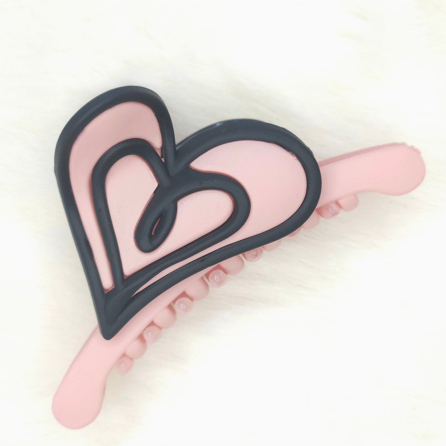 Matte Contour Heart Hair Claw