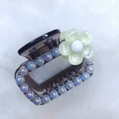 Daisy Pearls Rectangle Hair Claw