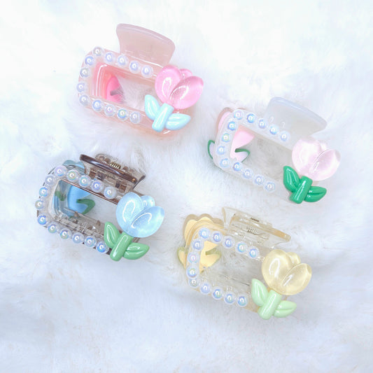 Tulip Pearls Rectangle Hair Claw