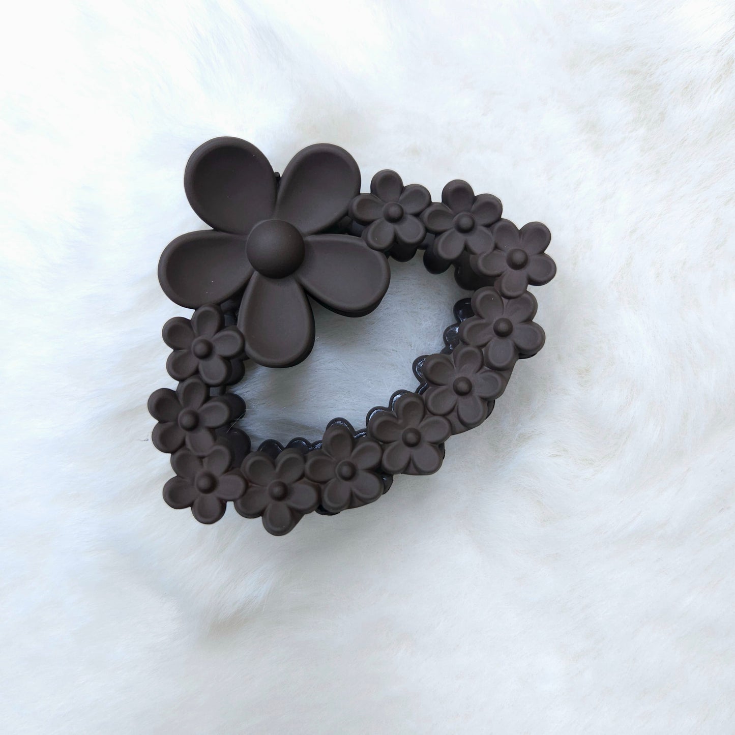 Matte Floral loop Daisy Hair Claw