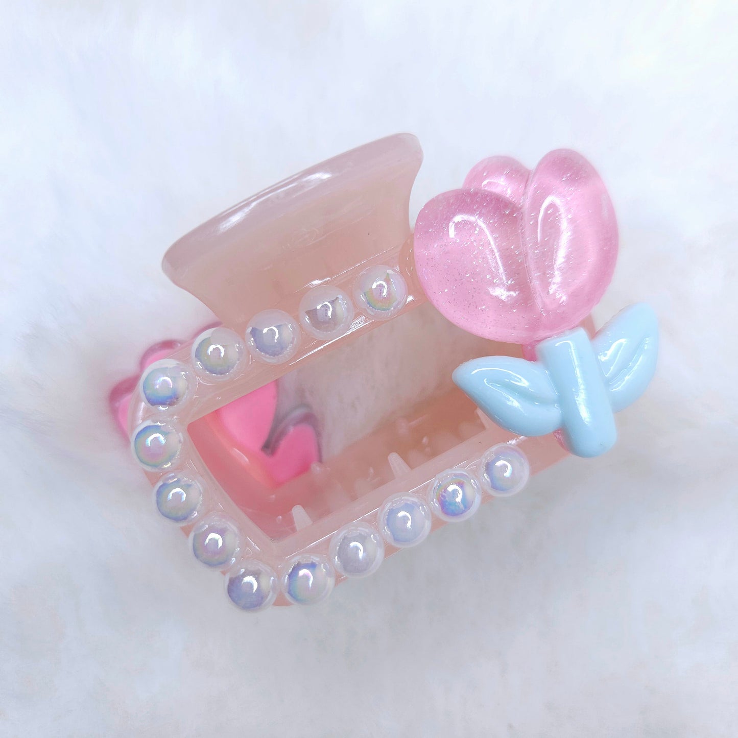 Tulip Pearls Rectangle Hair Claw