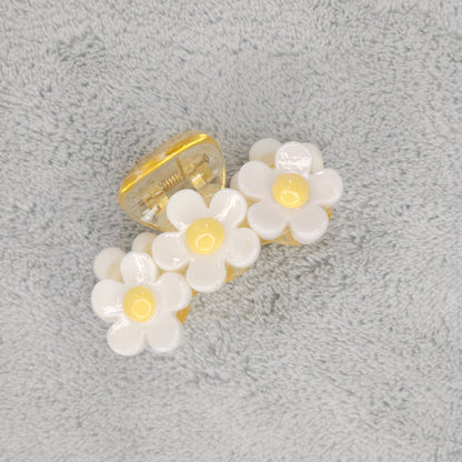 Triple Daisy Hair Claw