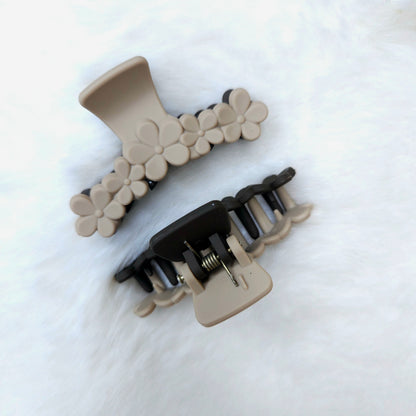 Matte Dual Tone Floral Loop T Hair Claw