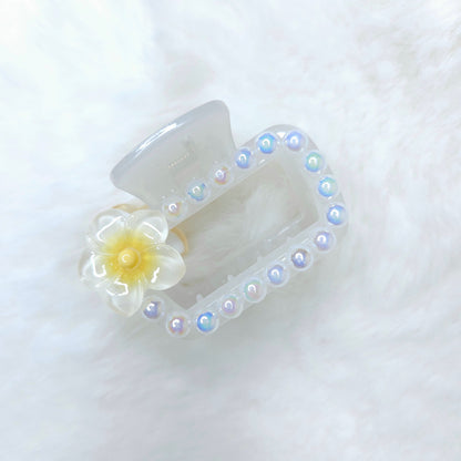 Lily Pearls Rectangle Hair Claw
