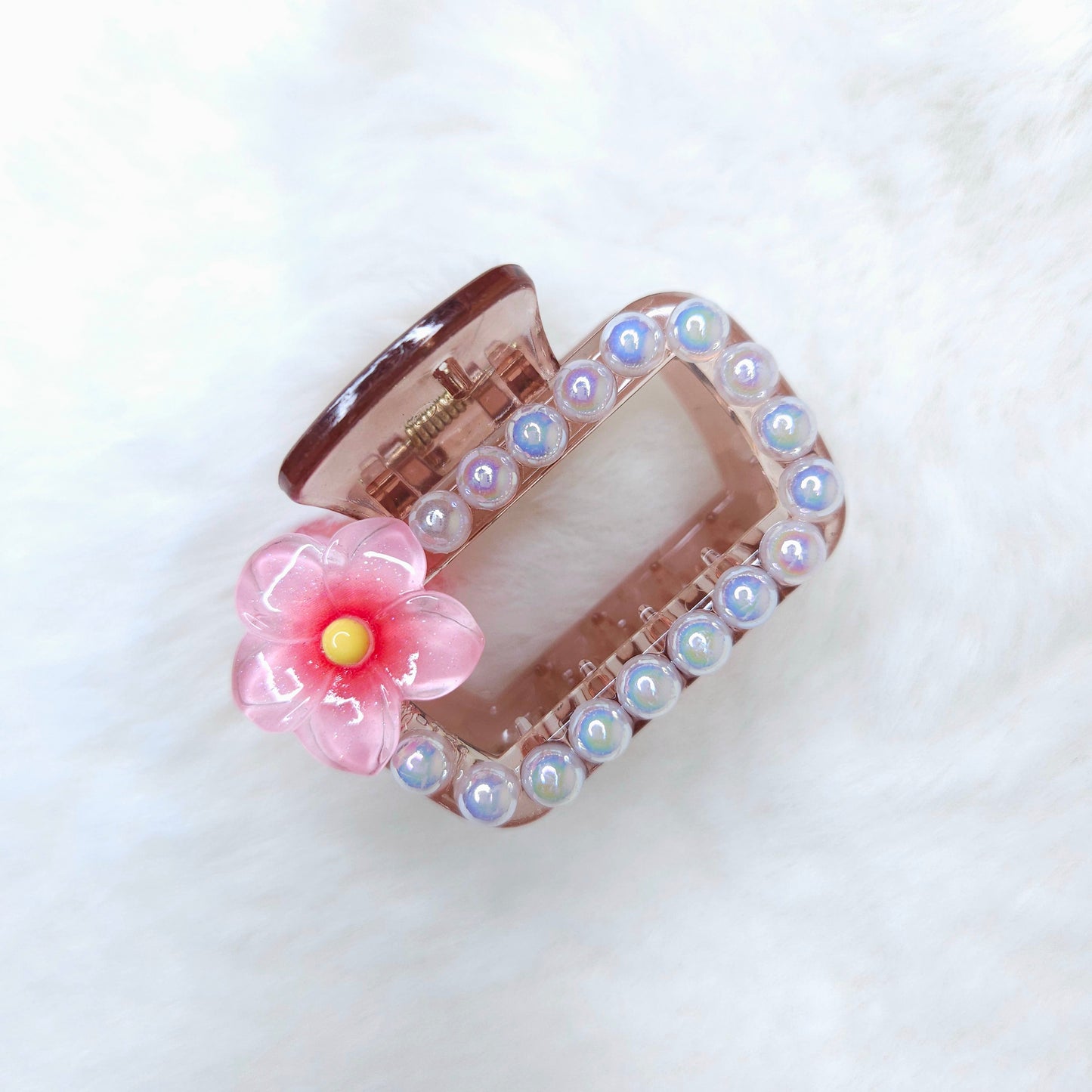 Lily Pearls Rectangle Hair Claw