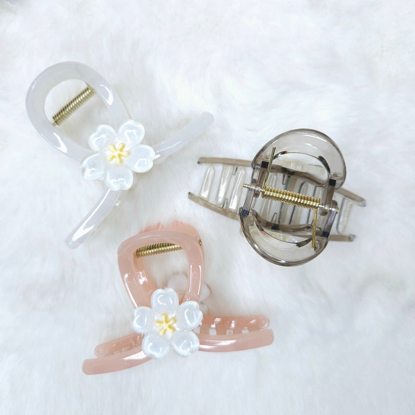 Flower Charm Loop Hair Claw