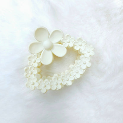 Matte Floral loop Daisy Hair Claw