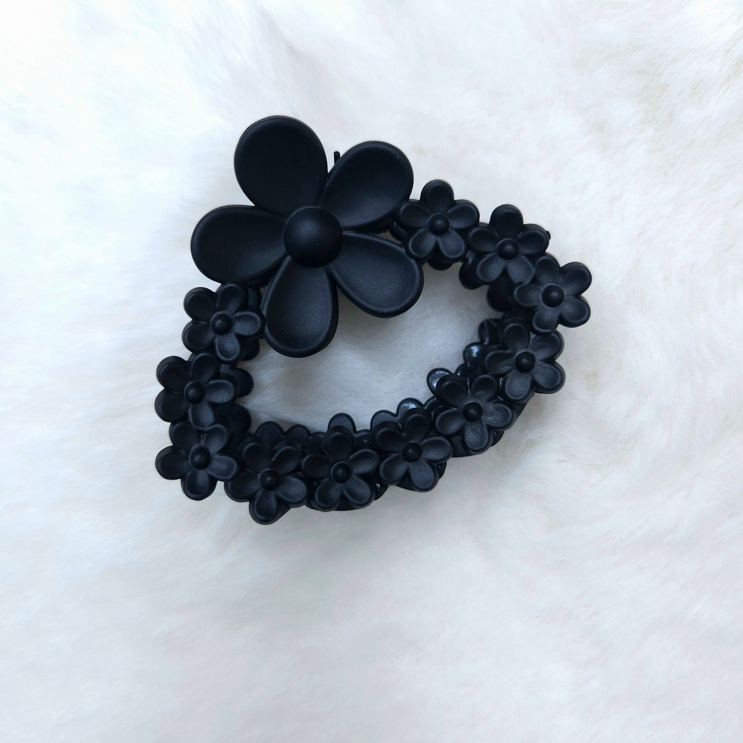 Matte Floral loop Daisy Hair Claw