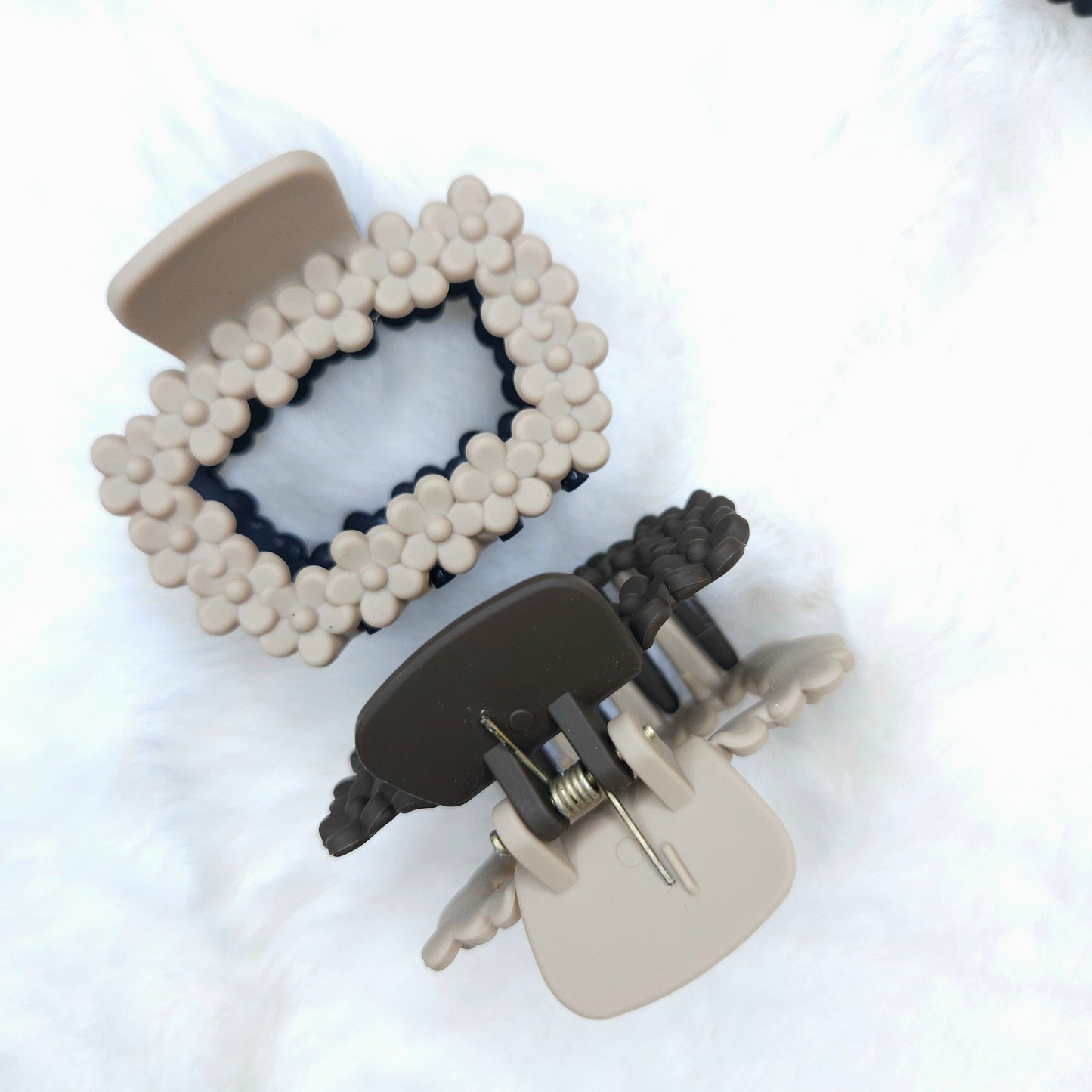 Matte Dual Tone Floral Loop Rectangle Hair Claw