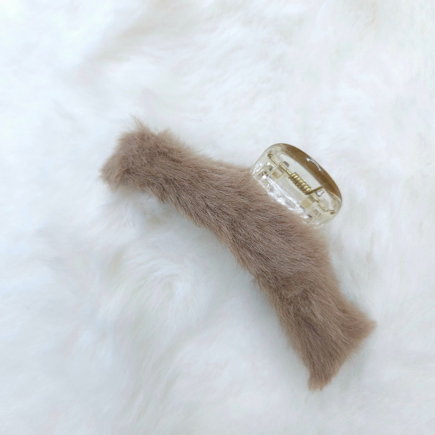 Fluffy Fur T Hair Claw