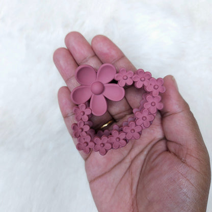 Matte Floral loop Daisy Hair Claw