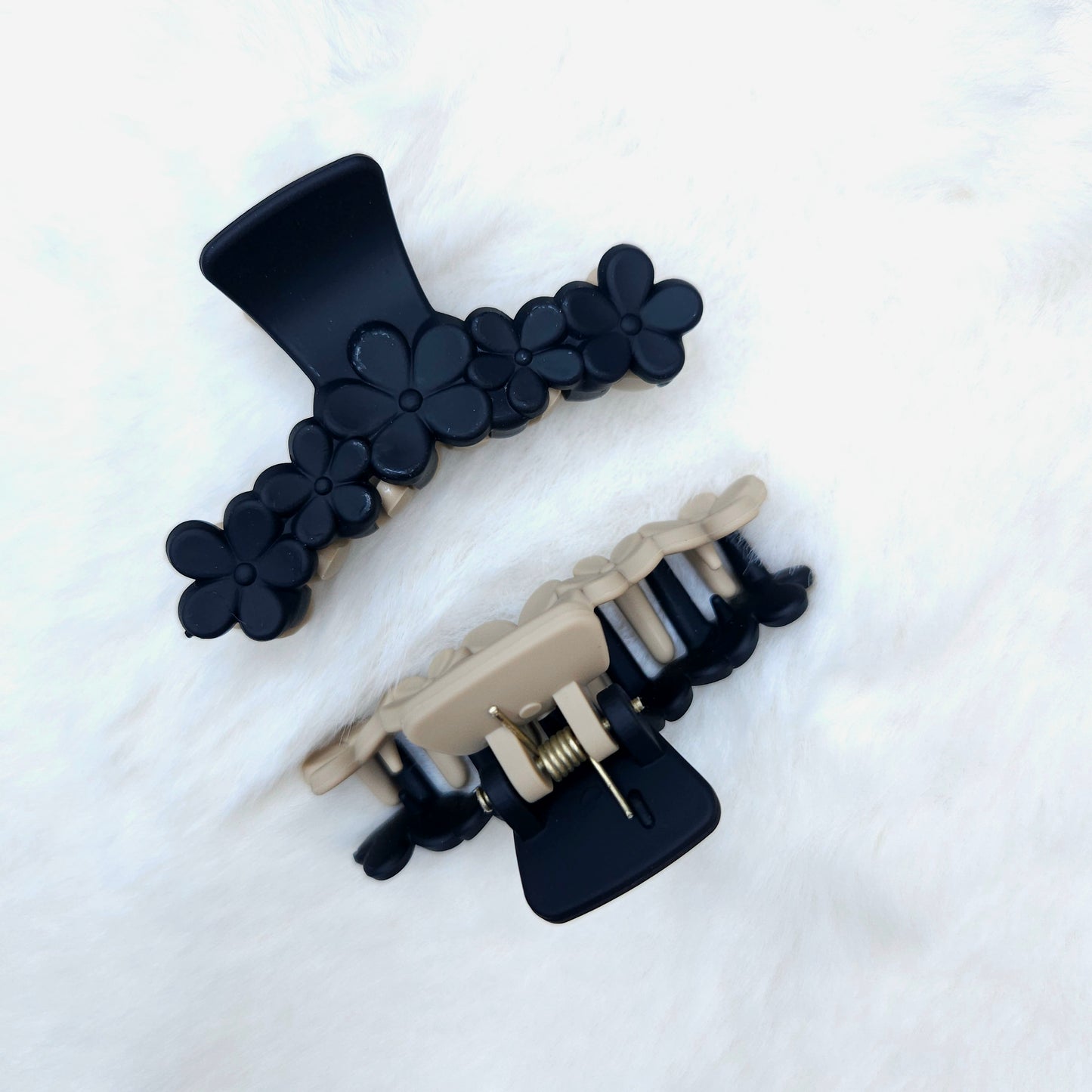 Matte Dual Tone Floral Loop T Hair Claw