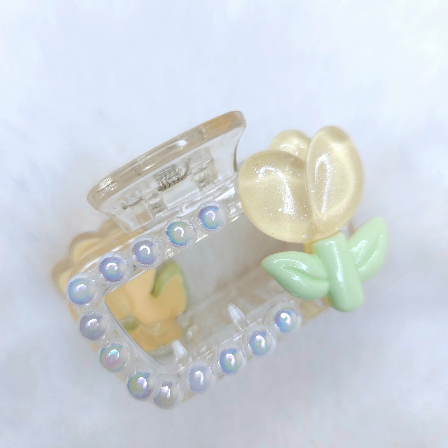 Tulip Pearls Rectangle Hair Claw