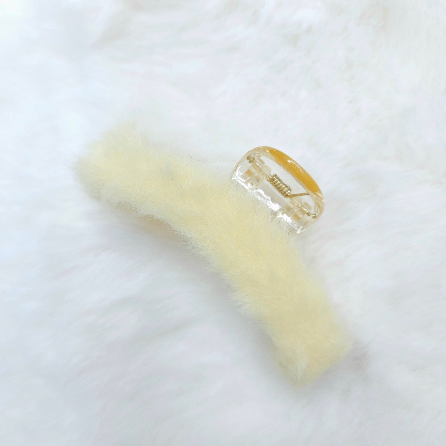 Fluffy Fur T Hair Claw