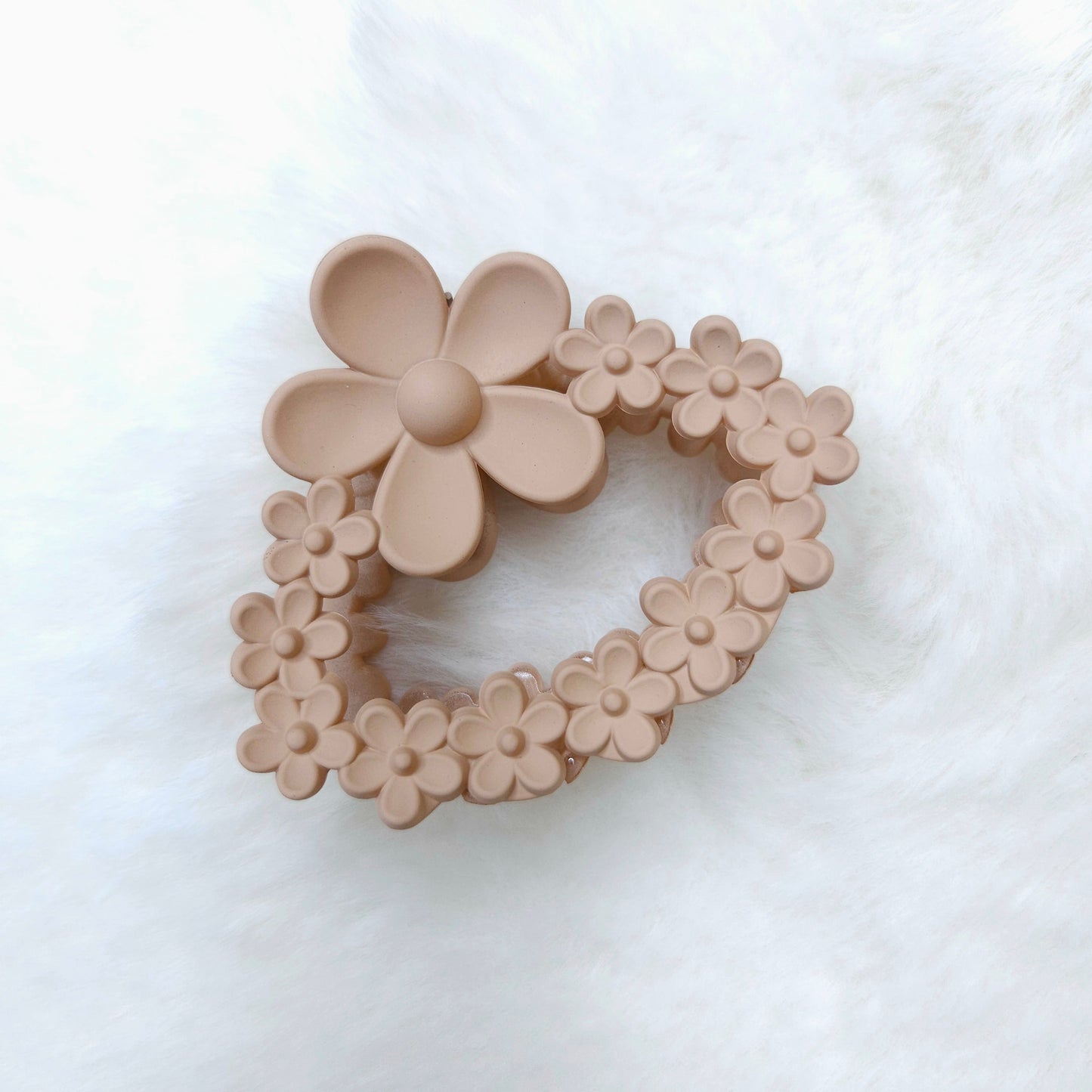 Matte Floral loop Daisy Hair Claw